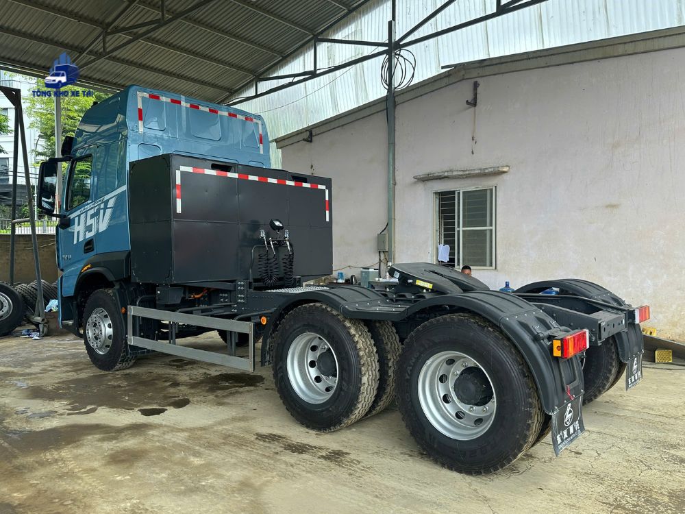 Đầu Kéo Điện Chenglong H5EV 400kW